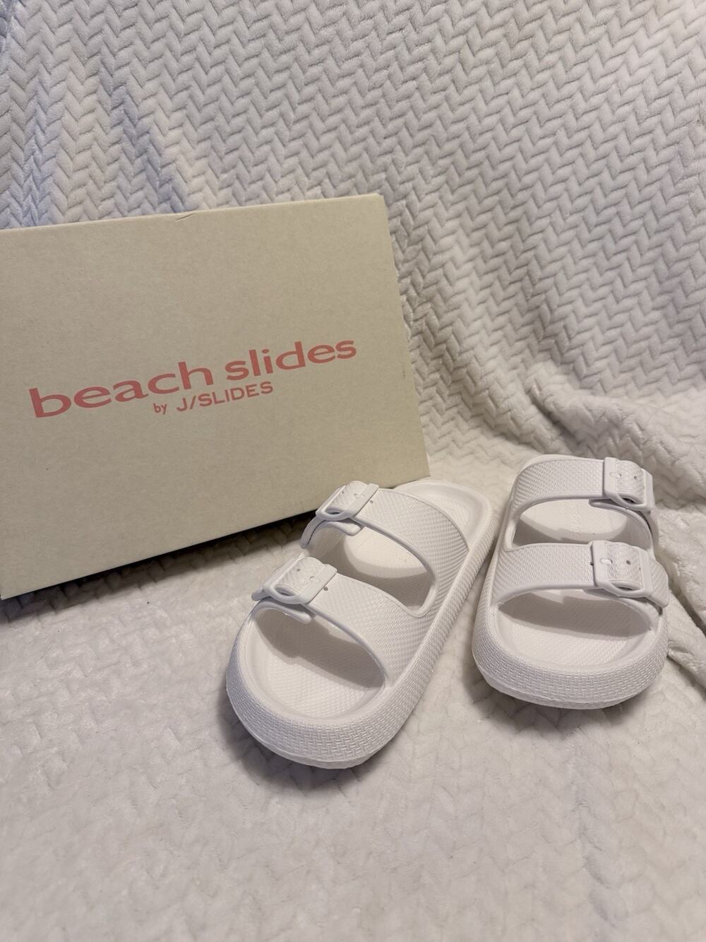 NIB BEACH SLIDES BY J/SLIDES Womens Size 7M White Eva SOCOOL Platform Sandals